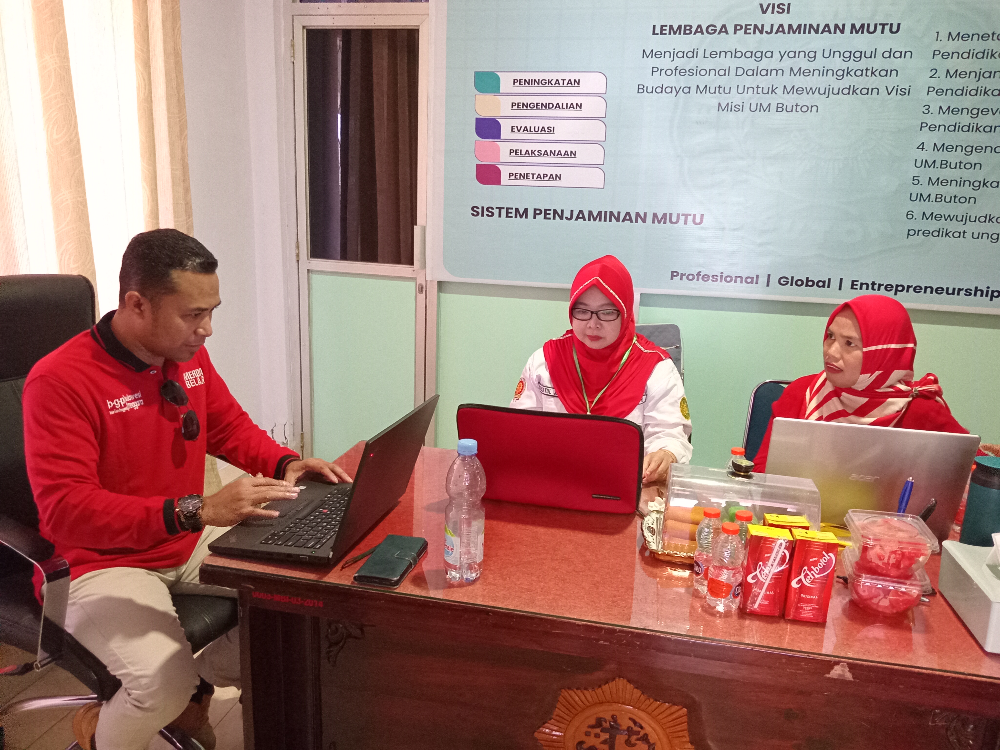 Tim Auditor Melaksanakan Audit Mutu Internal (AMI) di Lembaga Penjaminan Mutu Universitas Muhammadiyah Buton 2024