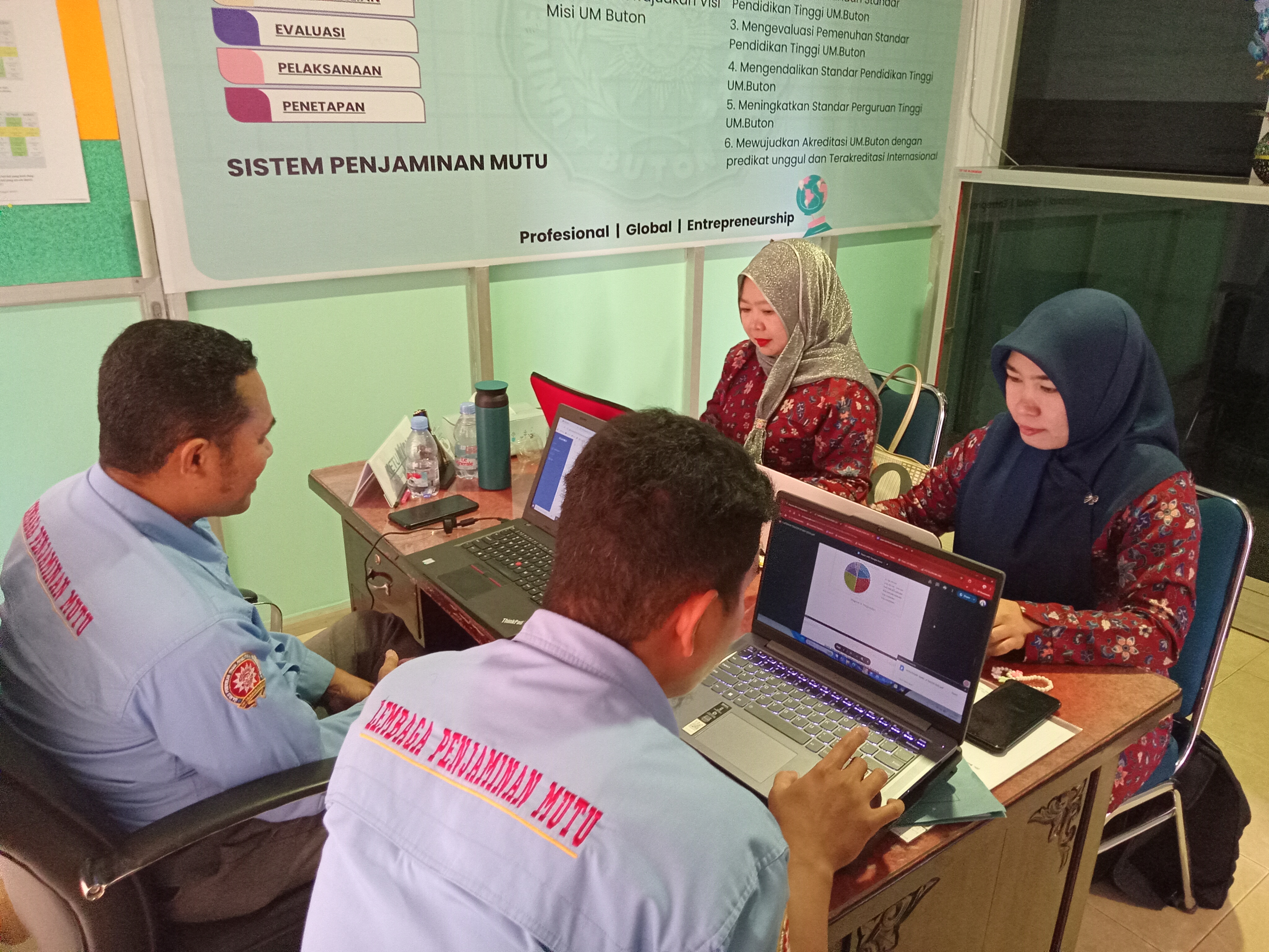 Tim Auditor Melaksanakan Audit Mutu Internal (AMI) di Lembaga Penjaminan Mutu Universitas Muhammadiyah Buton 2025