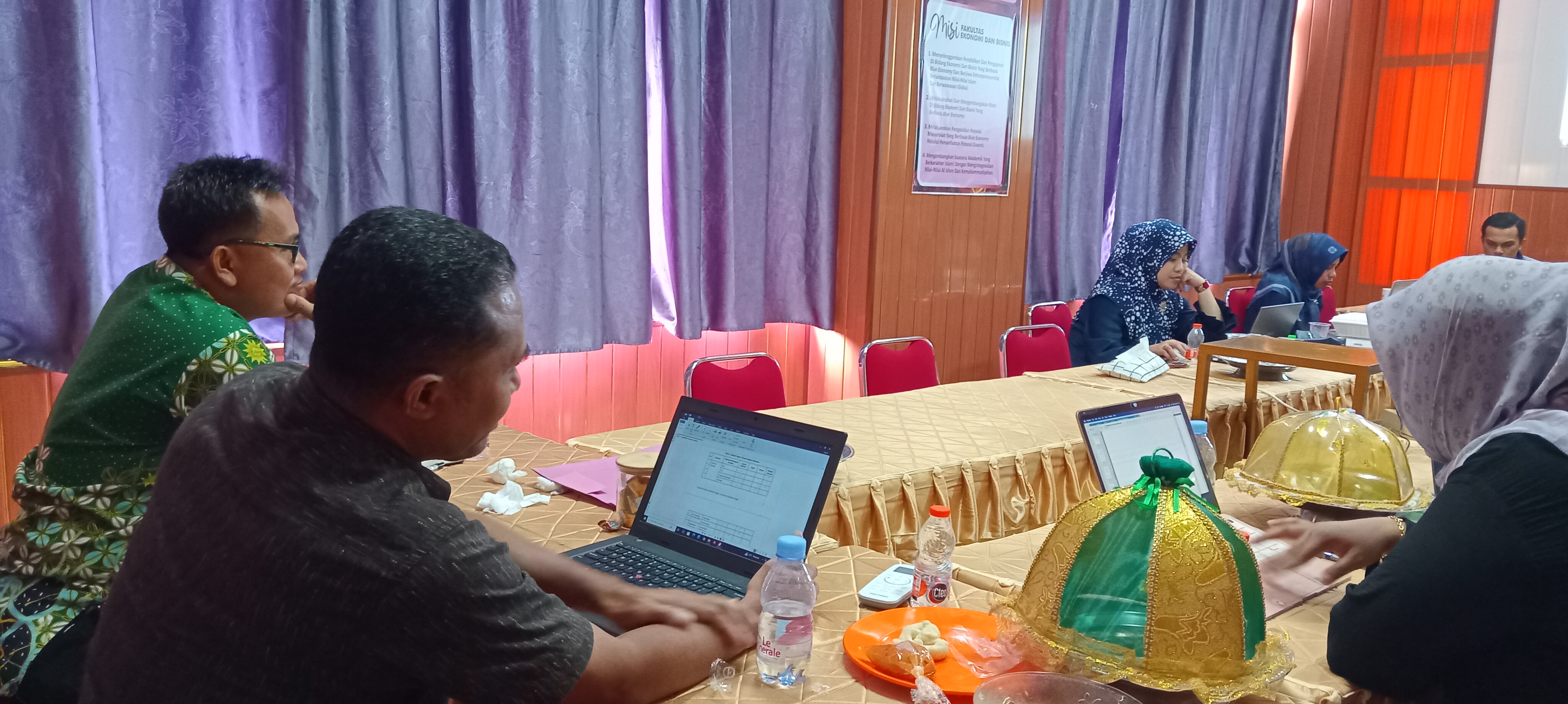 Lembaga Penjaminan Mutu Hadiri Rapat Evaluasi Borang Akreditasi Prodi Manajemen Fakultas Ekonomi dan Bisnis Universitas Muhammadiyah Buton