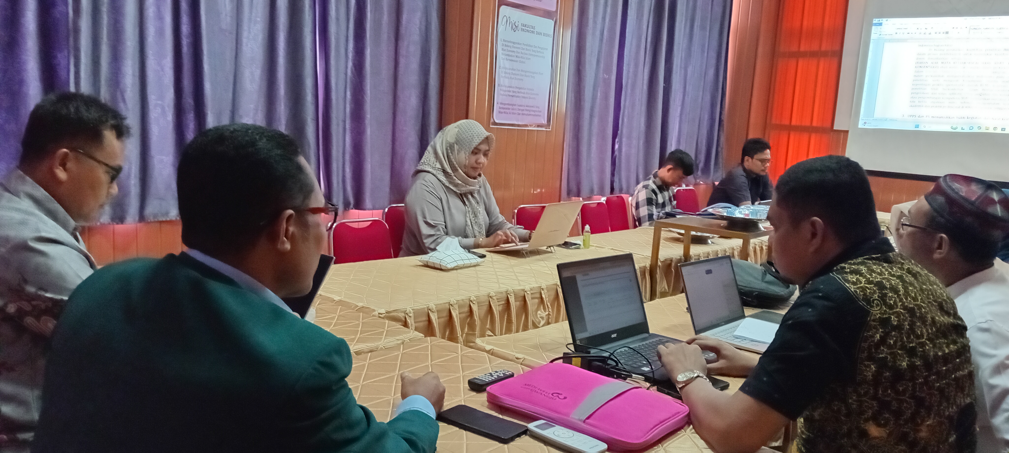 Lembaga Penjaminan Mutu Universitas Muhammadiyah Buton Mendampingi Pengisian LKPS Borang Akreditasi Program Studi Manajemen