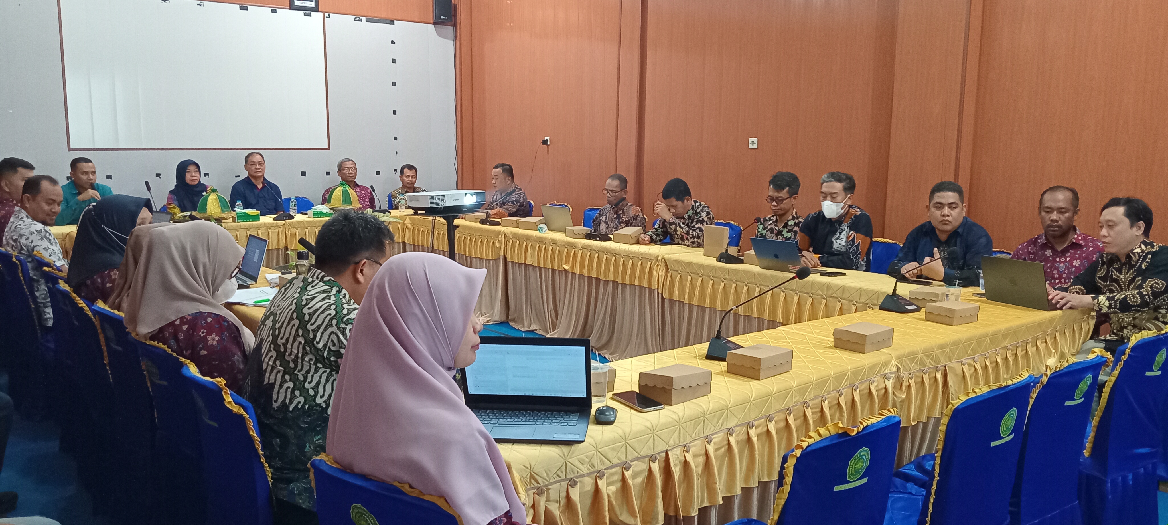 Lembaga Penjaminan Mutu Universitas Muhammadiyah Buton Menghadiri Rapat Pembahasan Indikator Mutu Menuju Perguruan Tinggi Unggul