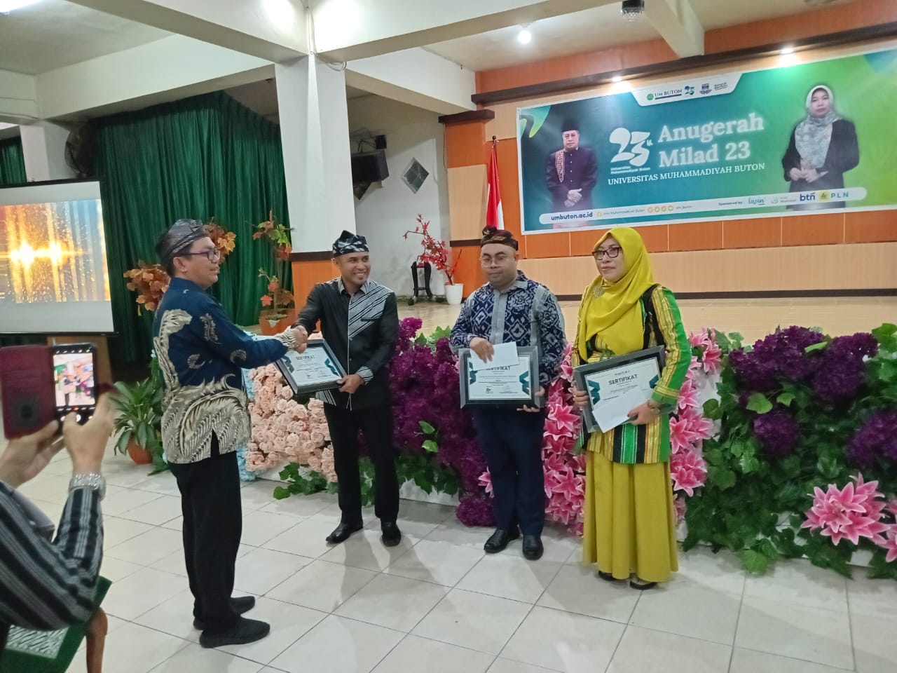 Lembaga Penjaminan Mutu Raih Juara 1 Lomba Kebersihan pada Rangkaian Pekande Kandea Milad ke-23 Universitas Muhammadiyah Buton